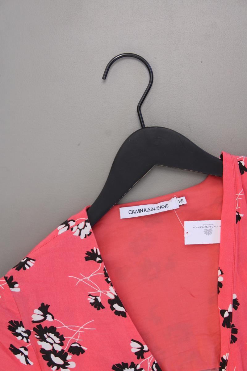Calvin Klein Jeans Wickelkleid Gr. XS mit Blumenmuster Kurzarm rosa aus Viskose