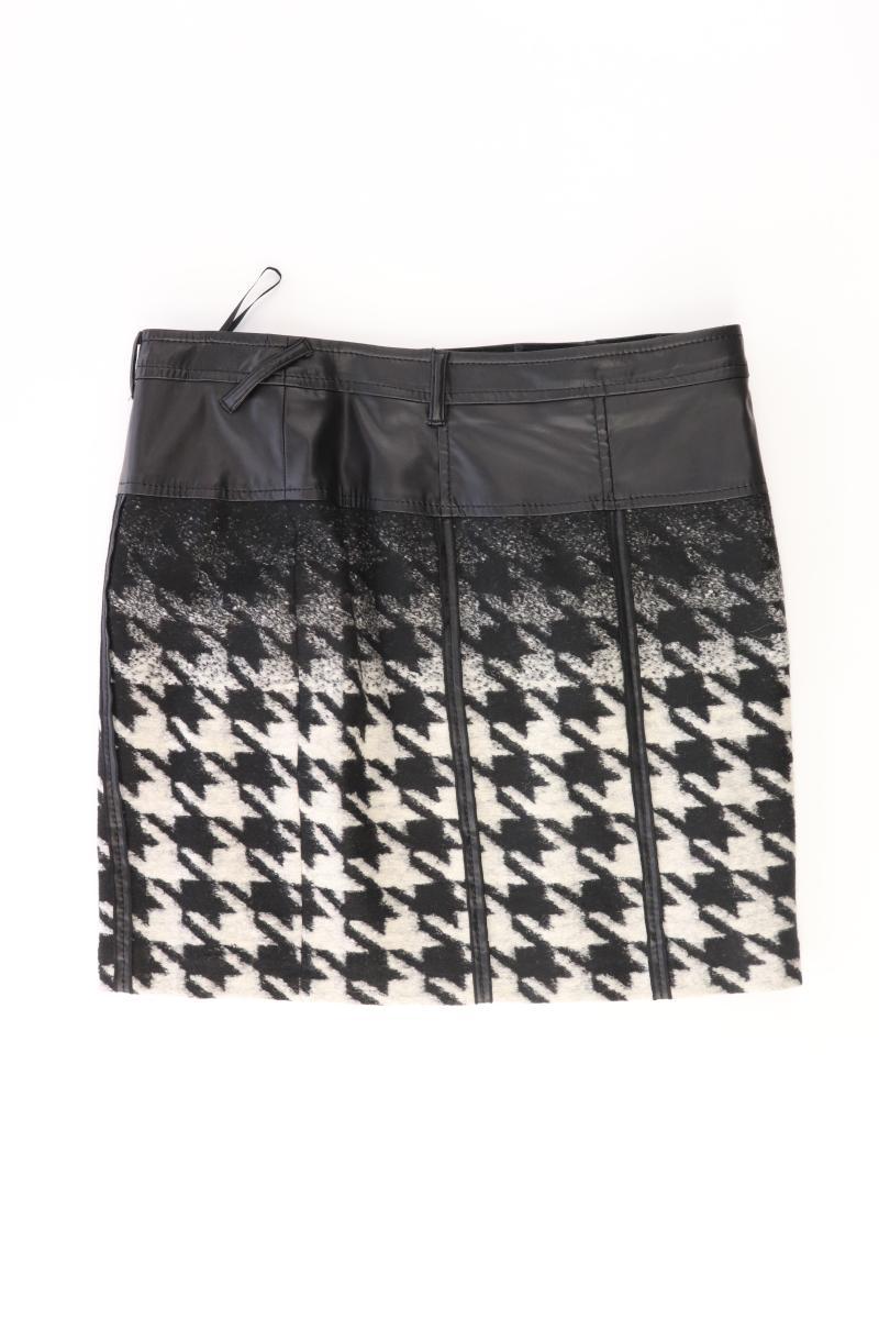 Second Hand Outfit Größe M mit Pia Jessen Leinenblazer in Gr. 38 und Halskette