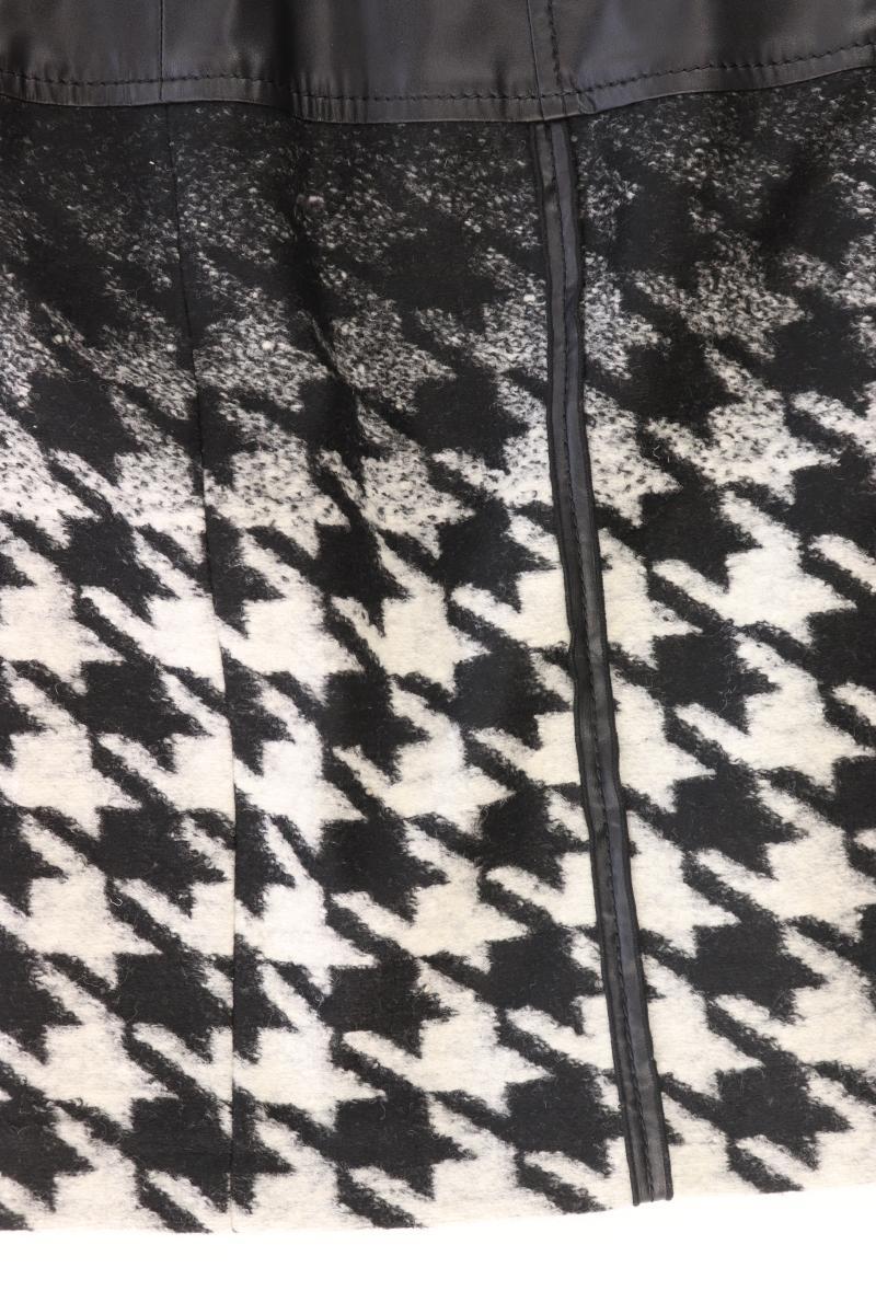 Second Hand Outfit Größe M mit Pia Jessen Leinenblazer in Gr. 38 und Halskette