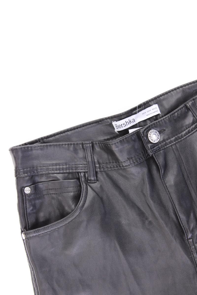 Bershka Kunstlederhose Gr. M schwarz aus Polyurethan