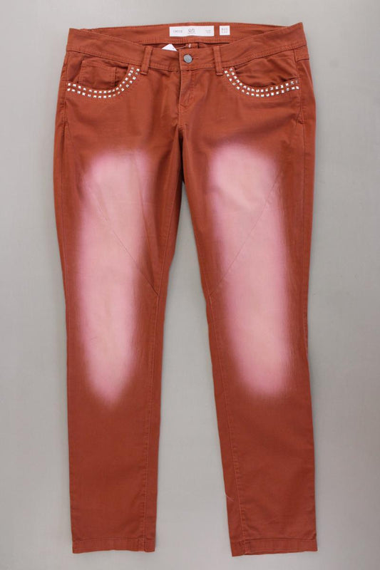 QS by s.Oliver Hose Gr. 44/L32 neuwertig Modell Catie mit Nieten braun