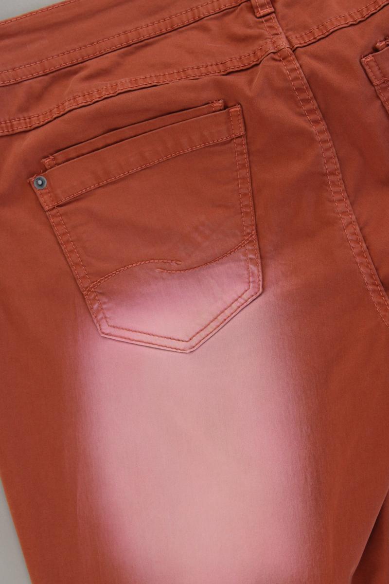 QS by s.Oliver Hose Gr. 44/L32 neuwertig Modell Catie mit Nieten braun