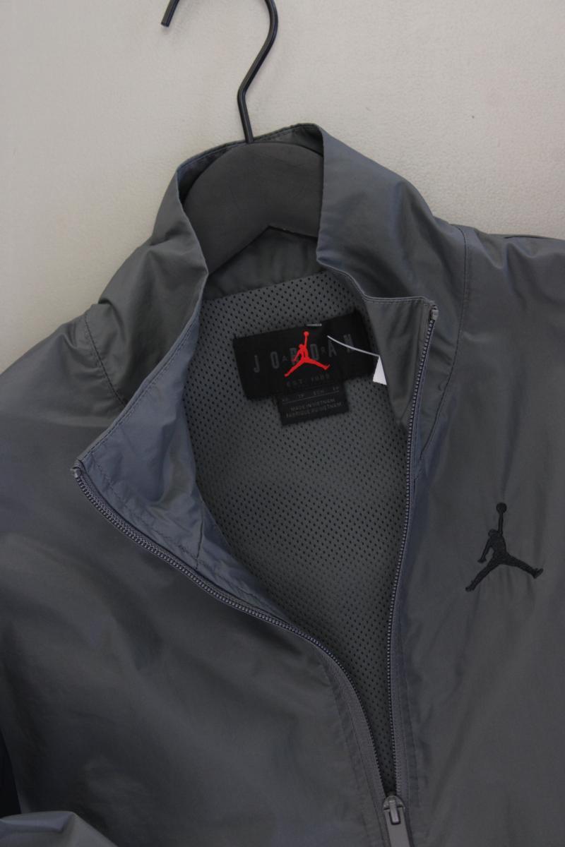Nike Jordan Jacke Gr. XS neuwertig grau aus Nylon