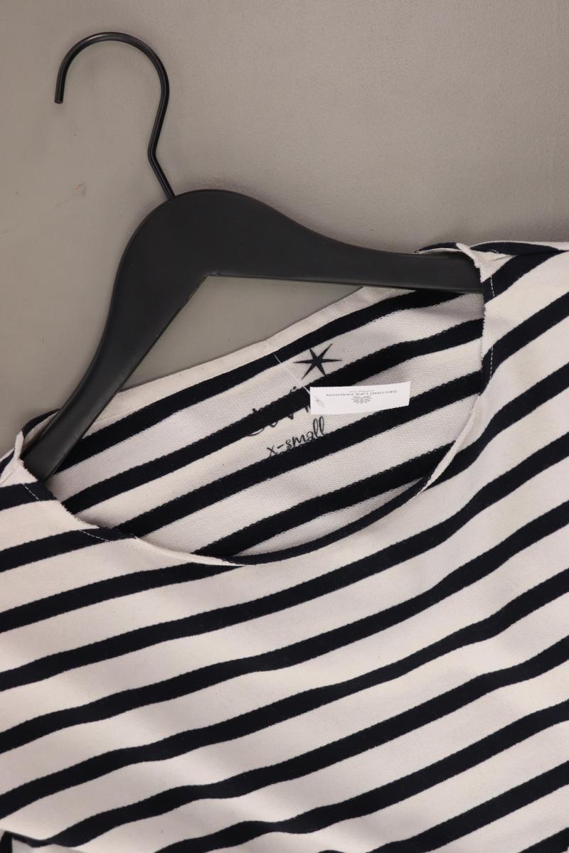 Second Hand Outfit Größe XS mit Juvia Feinstrickpullover in Gr. XS und Halskette